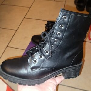 Steve Madden boots/ only worn a few times